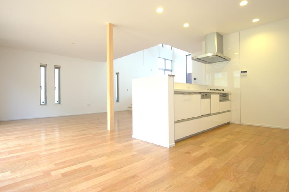 Same specifications photos (living). Same specifications living