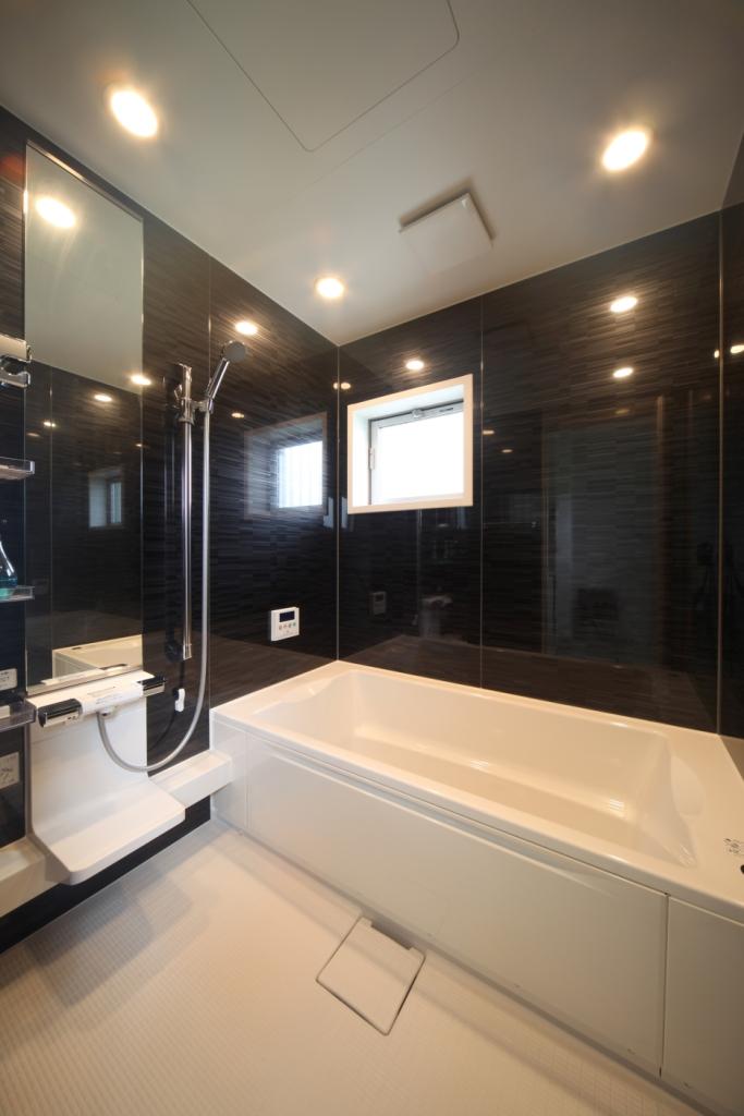 Bathroom. Same specifications bathtub