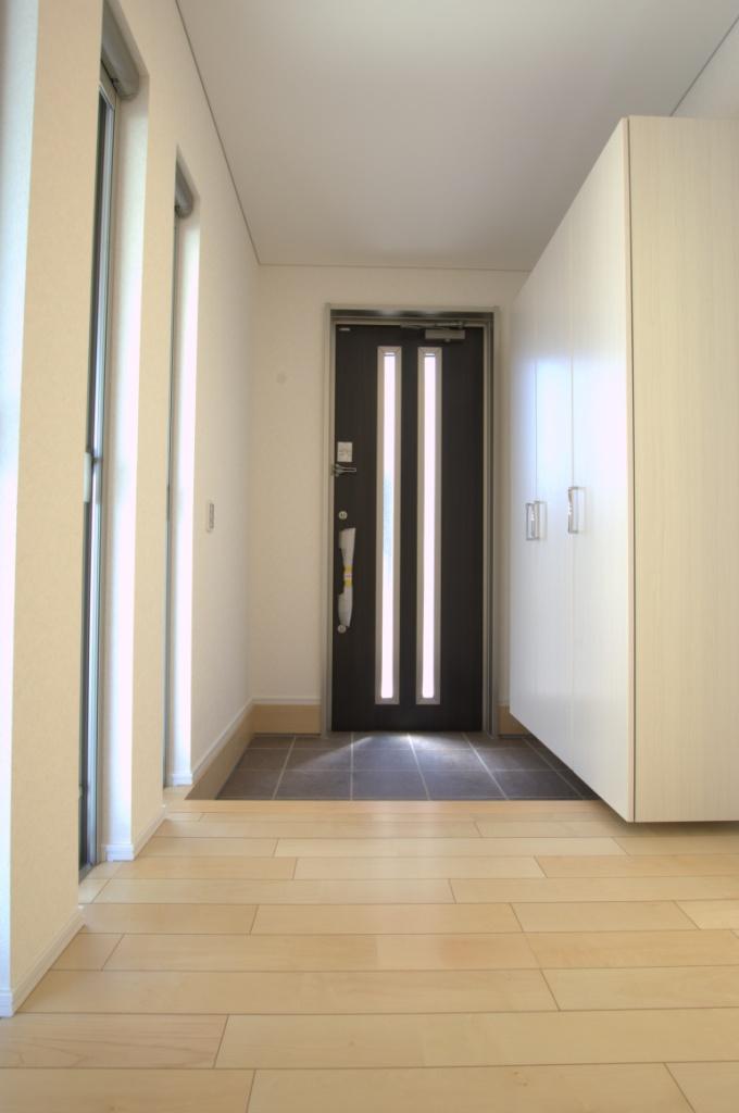 Entrance. Same specifications entrance