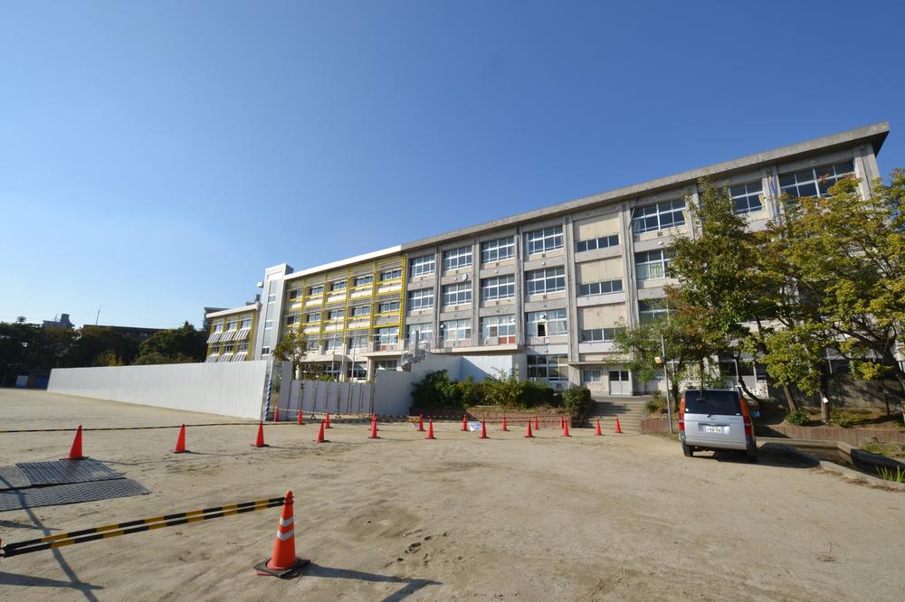 Primary school. 1024m until the Toyota Municipal Dobashi Elementary School