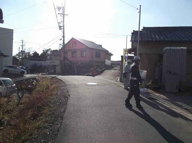 Local photos, including front road. Local (12 May 2013) Shooting