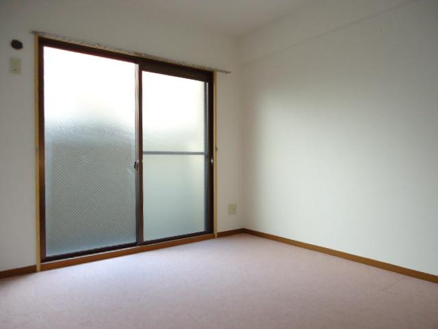 Non-living room. Please refer to the north of Western-style about 5.9 quires.