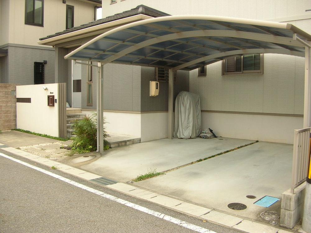 Local appearance photo. ● There are two cars carport !!