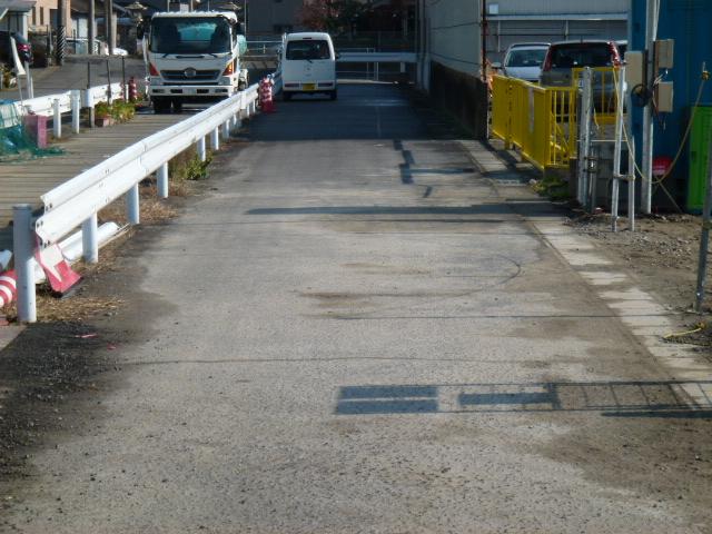 Local photos, including front road. Local (12 May 2013) Shooting