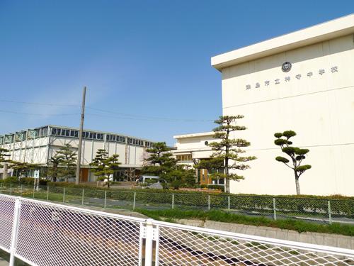 Junior high school. Tsushima City to stand Kamori junior high school 2668m Kamori to middle school, It will be bicycle commuting. Bicycle 14 minutes. 