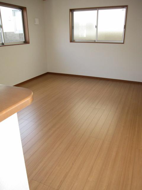 Same specifications photos (living). (3 Building) same specification