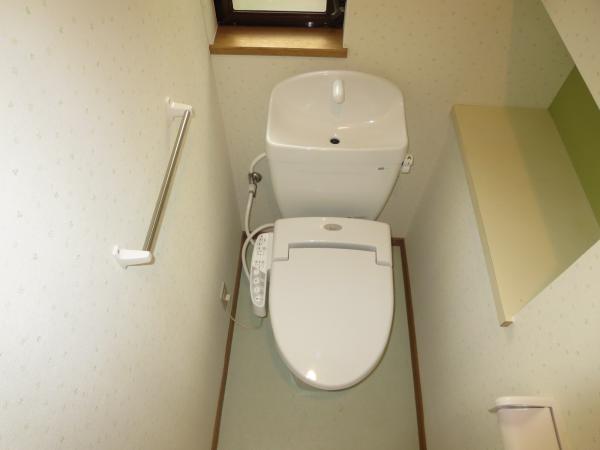 Toilet. We have exchanged on the first floor toilet new. No, please use comfortably.