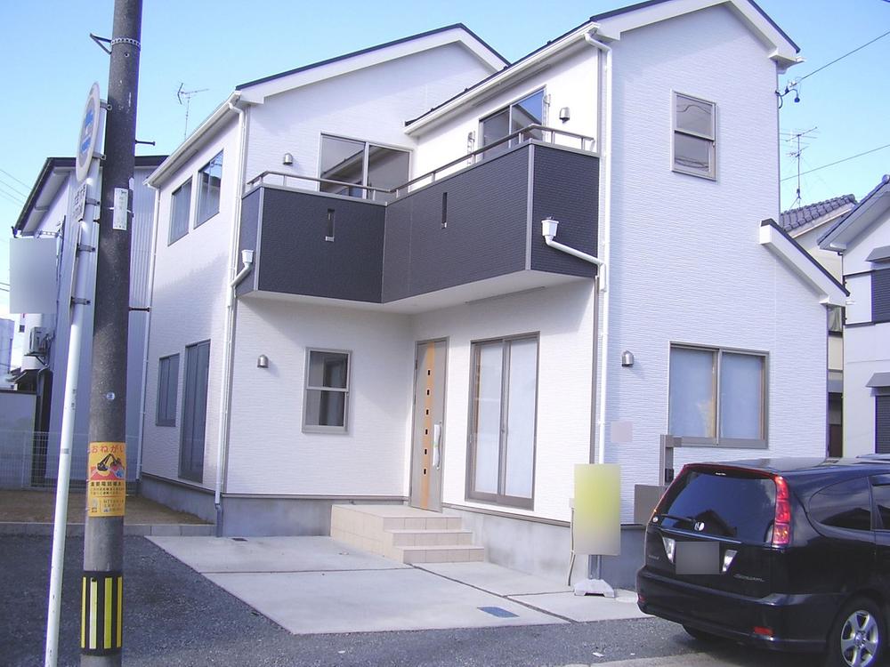 Facing south!  Parallel parking two cars Allowed! 