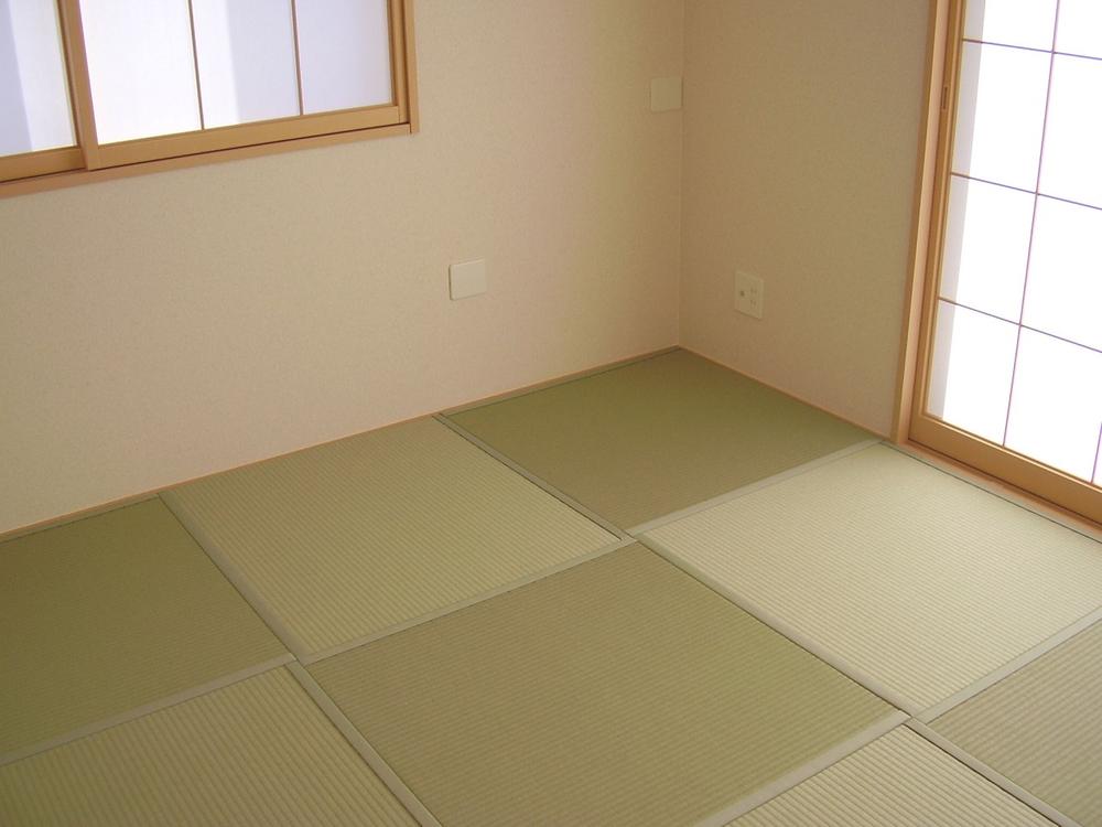 Non-living room. South-facing Japanese-style room! 