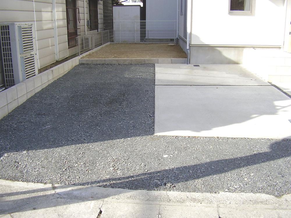 Parking lot. Parallel parking two cars Allowed! 