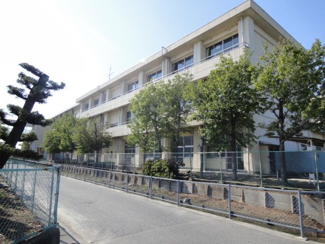 Junior high school. Municipal Fujinami until junior high school (junior high school) 480m