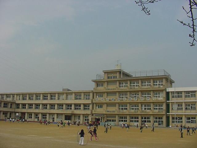 Primary school. Tsushima 939m to City East Elementary School