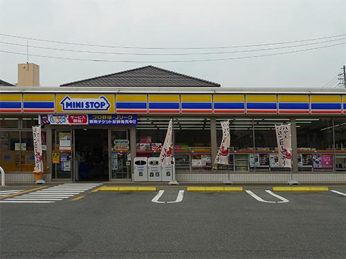 Convenience store. MINISTOP Tsushima Showacho to the store 393m