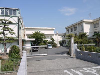 Junior high school. Kamori 516m until junior high school