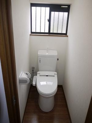 Toilet. Replacement new first floor toilet