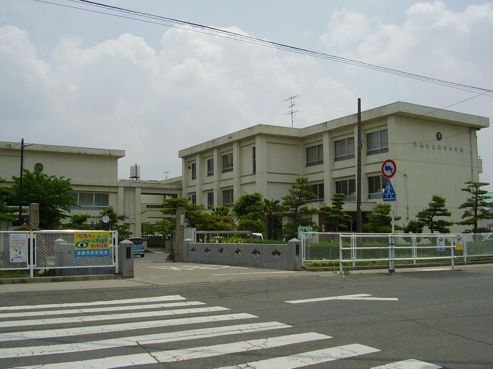Junior high school. Kamori 4-minute walk from the 295m junior high school until junior high school! This is useful to school children
