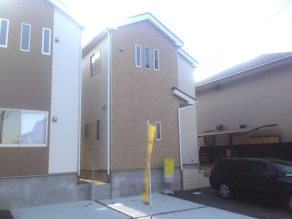 Local appearance photo. Parallel parking two cars Allowed! 