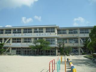 Primary school. Tsushima Municipal Kamori to elementary school 364m