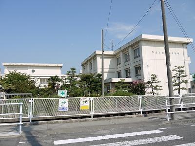 Junior high school. Tsushima Municipal Kamori until junior high school 497m