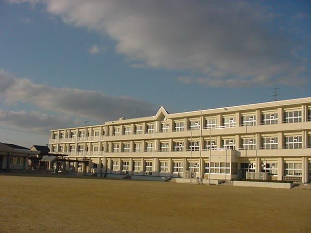 Primary school. Tsushima 704m until the Municipal Minami Elementary School