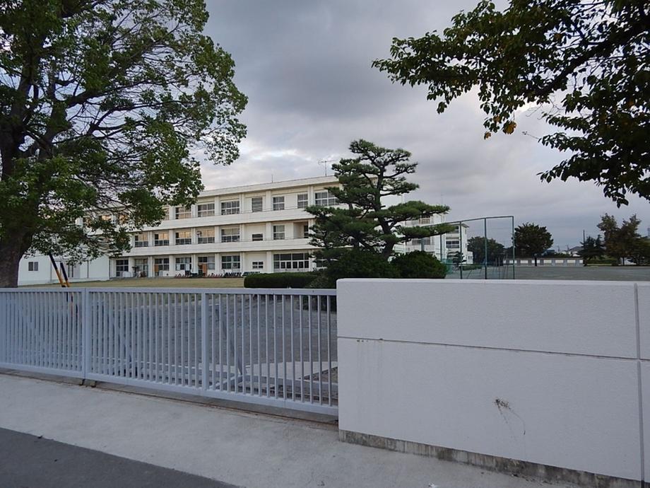 Primary school. Kamori until elementary school 1390m