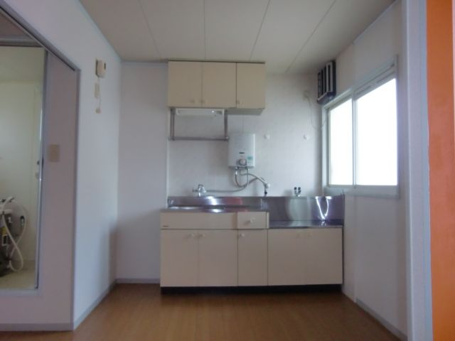 Kitchen. It comes with a water boiler