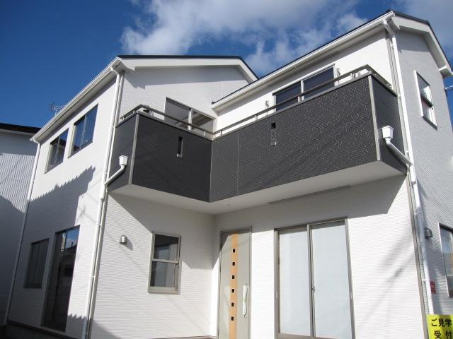 Local appearance photo. Local (12 May 2013) Shooting