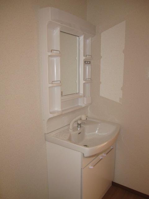 Wash basin, toilet. Indoor (12 May 2013) Shooting