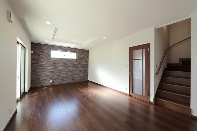 Living. Building D: plan with stairs to the LDK was to cherish the family of communication