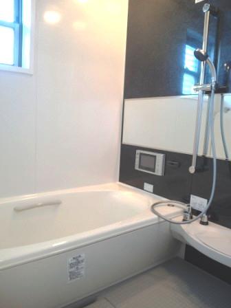 Bathroom. Building D: calm bathroom of chic impression