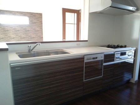 Kitchen. Building D: Useful pantry storage conditioning in the food and preserved food stock for the stock up is next to the kitchen