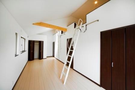 Non-living room. Building B: One of the Western-style and with a loft that has a function of being able to plan changes to the 2 room Western-style