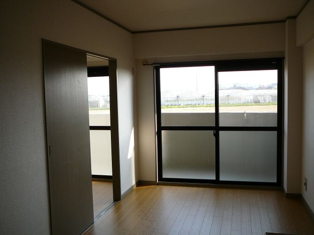Living and room. It is bright with large windows