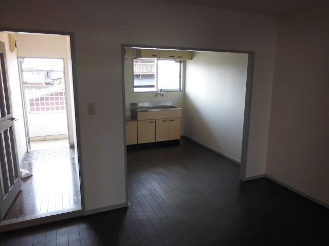 Living and room. Spacious of 10 quires LDK