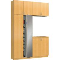 Receipt. Large entrance with storage full-length mirror / Firm houses a family of footwear and equipment. 