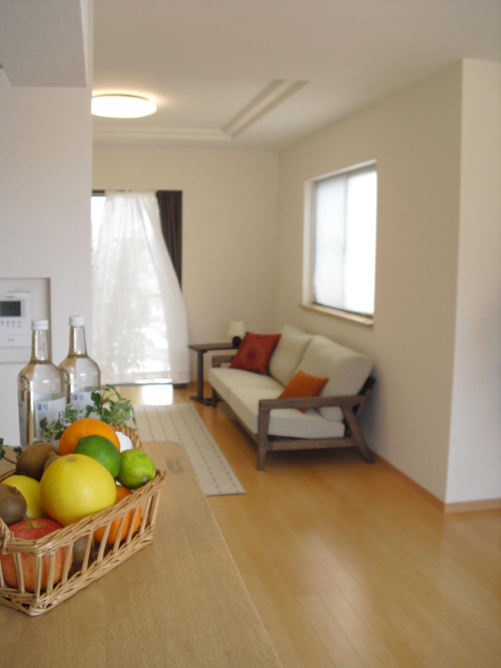 Same specifications photos (living). Foster family smile, House that was in each of the living. I want to spend gently peaceful time with his family !!