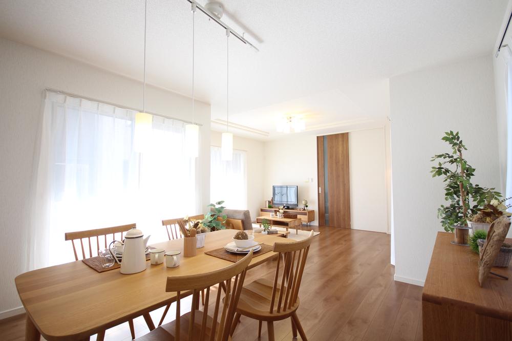 Same specifications photos (living). Family !! everyone Why do not you taste the "room of the moment" in broad LDK welcoming in their own way also gathered (living image photo)