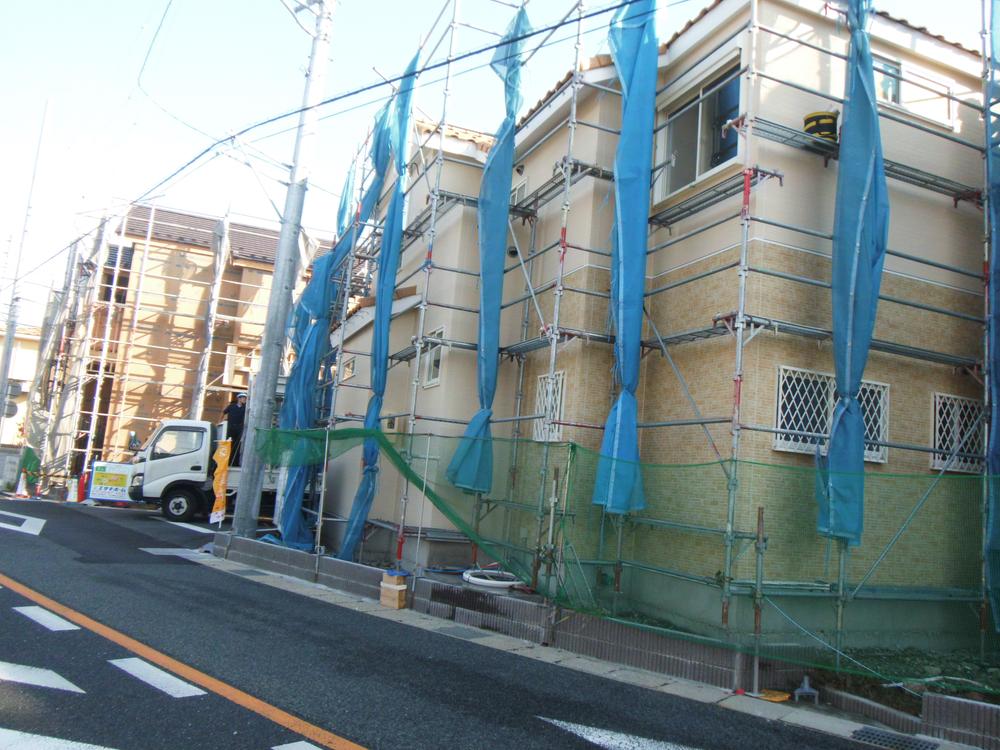 Local photos, including front road. Local (11 May 2013) Shooting