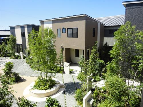 Local appearance photo. And subjected to a lush planting everywhere, Life of feeling the changing seasons