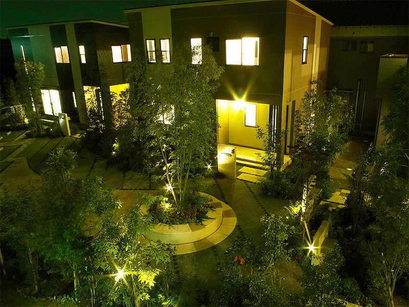 Local appearance photo. Ai signed a neighborhood between nature and greeting in the common garden, Foster a community that look at each other, Also it has also enhanced crime prevention effect by getting better prospects / Common space