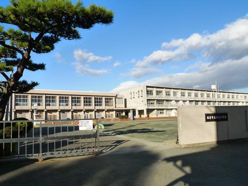 Primary school. 1850m to Yayoi elementary school