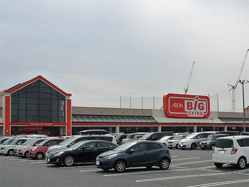 Shopping centre. 2270m to Yatomi ion super center that is open until 11pm