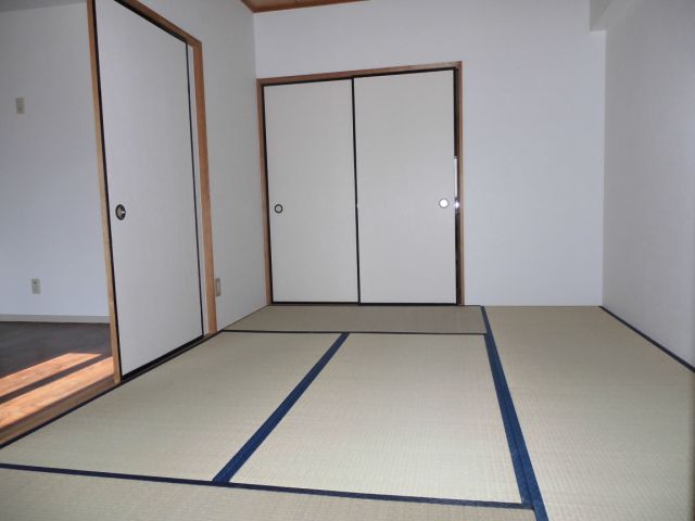 Living and room. Japanese-style room 6 quires