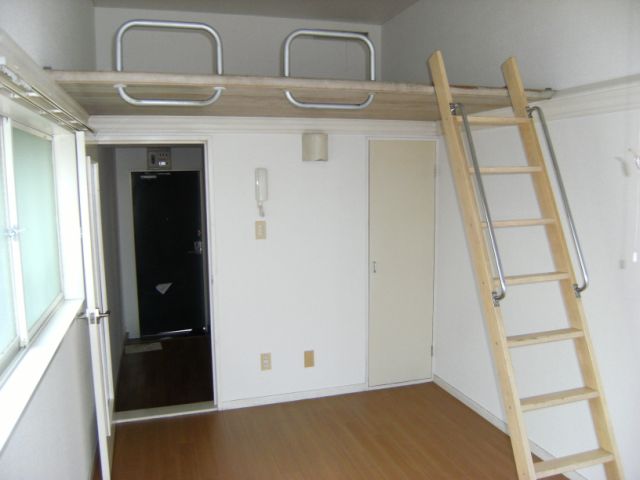 Living and room. There are loft