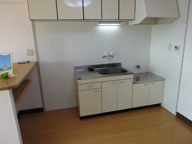 Kitchen. It puts gas stove