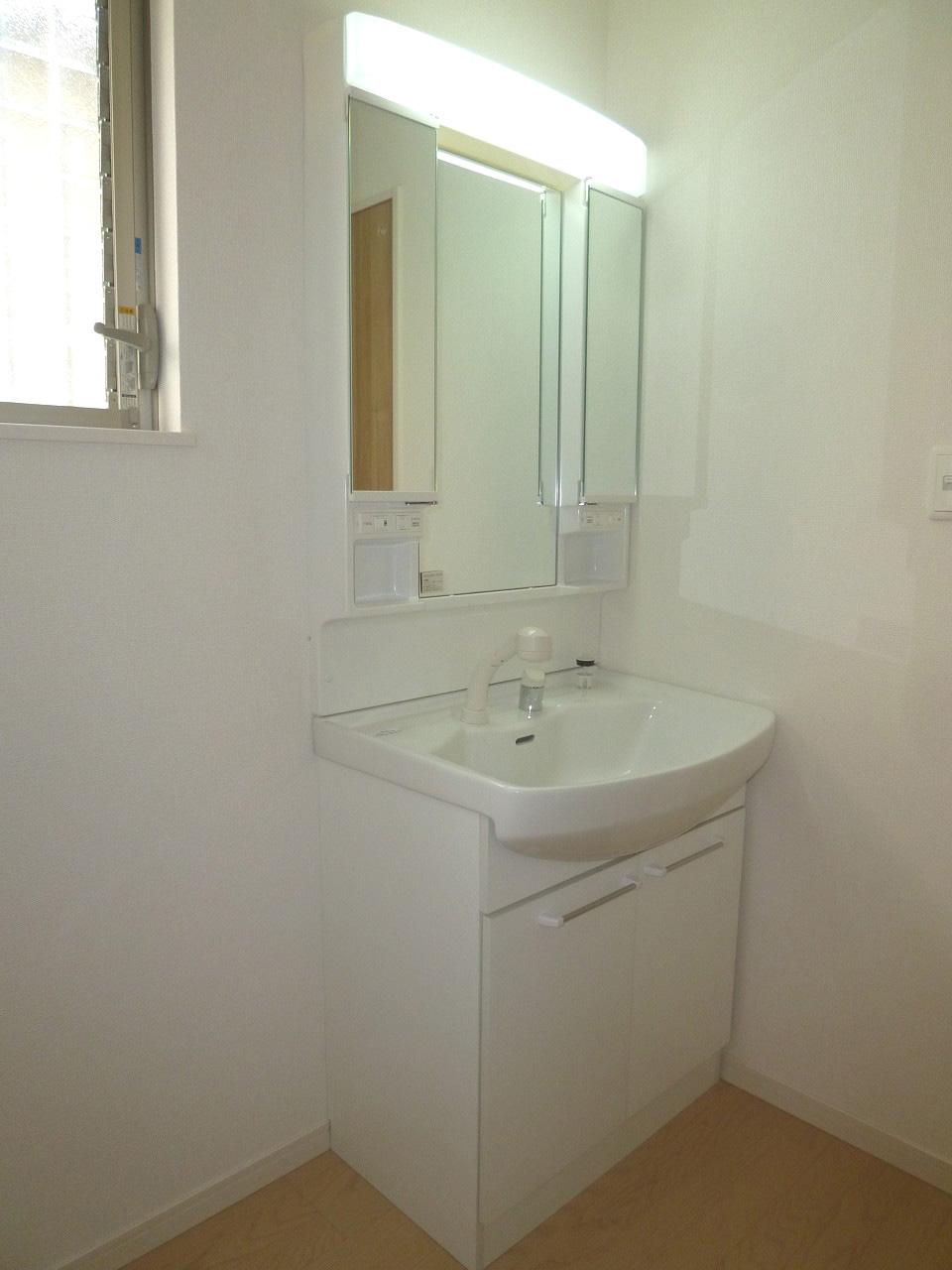 Wash basin, toilet. 1 Building ◆ Shampoo dresser ◆ 