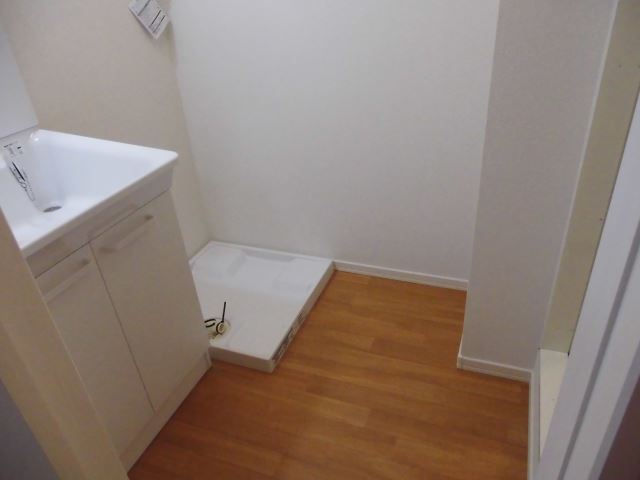 Other room space. Undressing space ・ Washing machine in the room