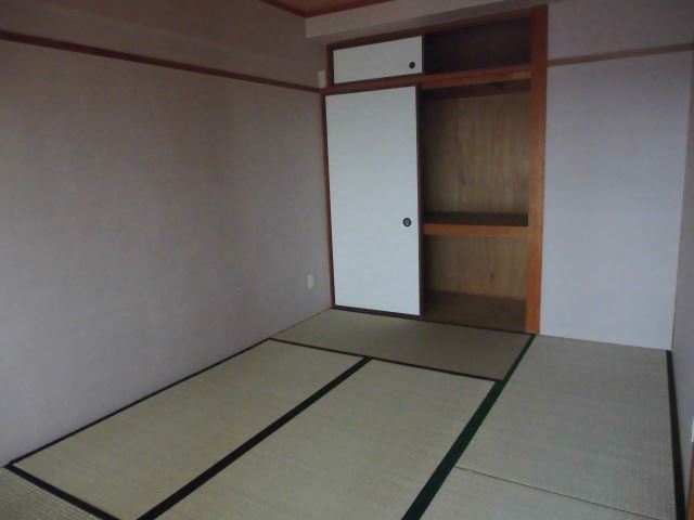 Living and room. It is relaxing comfortably Japanese-style room