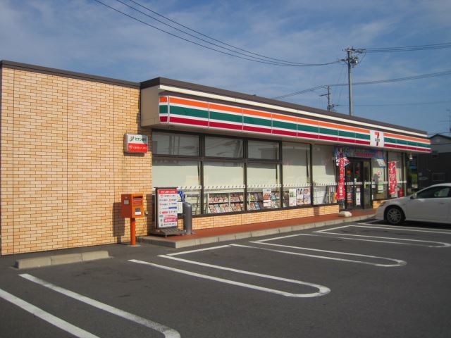 Convenience store. 660m to Seven-Eleven (convenience store)