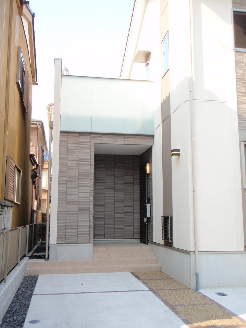 Entrance. A building: modern and stylish entrance